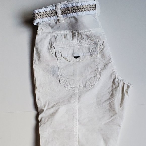 2/$30 Women's White Capri Shorts Belted Many Pockets Cotton Summer Beachy NWOT - Picture 6 of 8